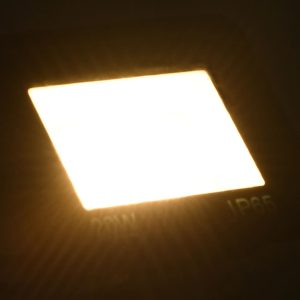 LED reflektor 20 W topli bijeli
